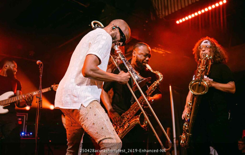 Dans quelle mesure Trombone Shorty transmet-il la culture musicale de La Nouvelle-Orléans aux futures stars ?