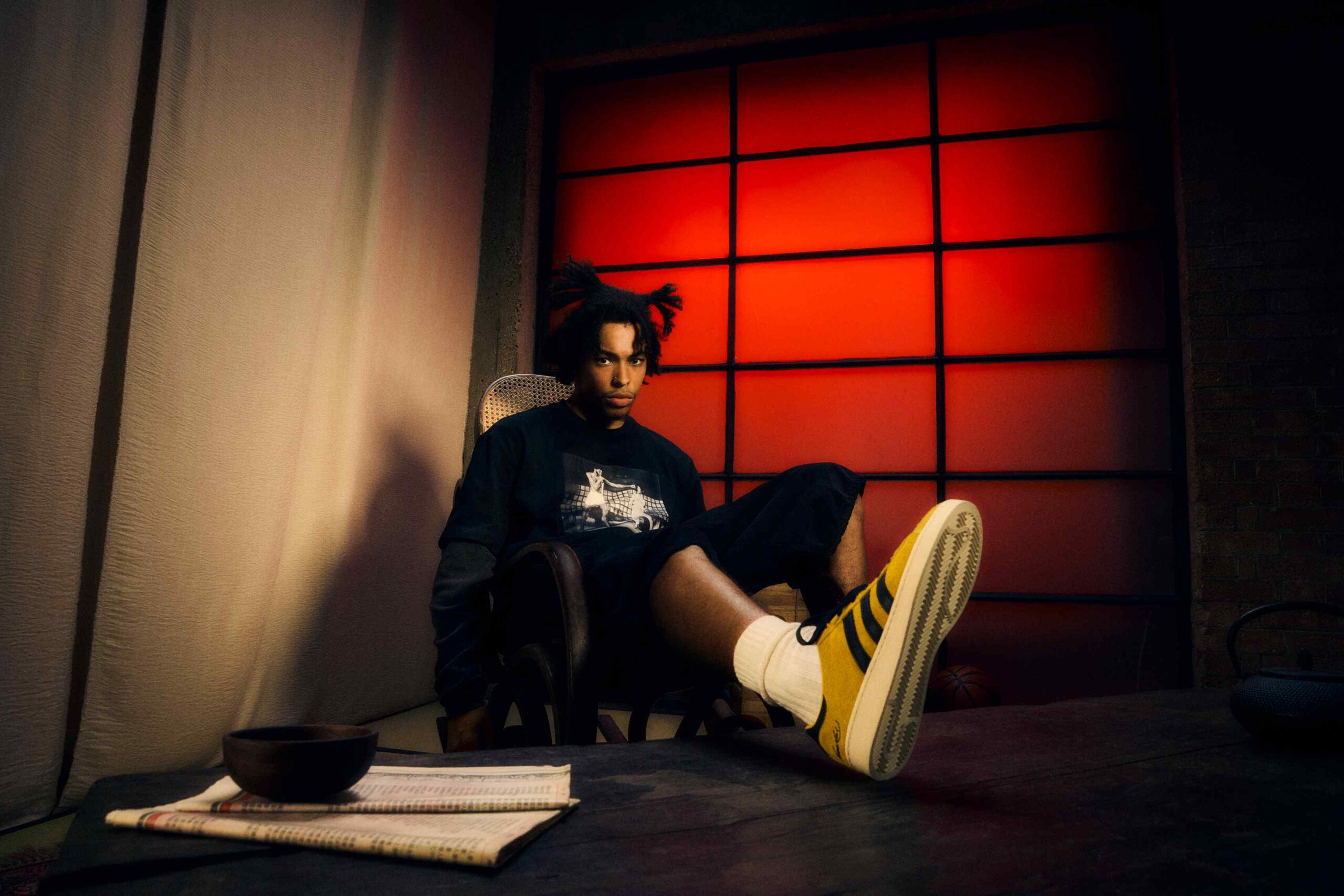 Les héritages de Kareem Abdul-Jabbar et Bruce Lee sont honorés dans le nouveau lancement d'Adidas.