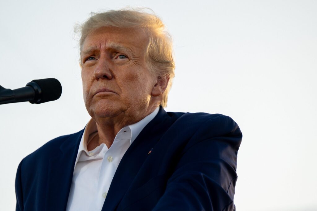 Trump adopte le Projet 2025 pendant la fermeture du gouvernement, change de ton.