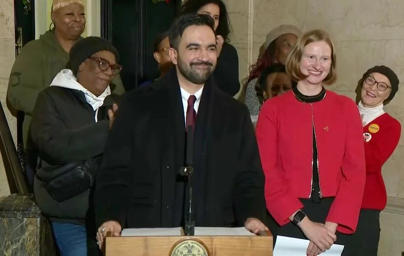 Qui est Cea Weaver, l'appointee de Mamdani que le GOP cible avec des insultes.