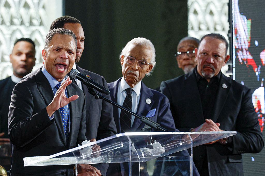 Jesse Jackson Jr. critique Biden, Clinton et Obama sur leurs discours aux funérailles de son père.