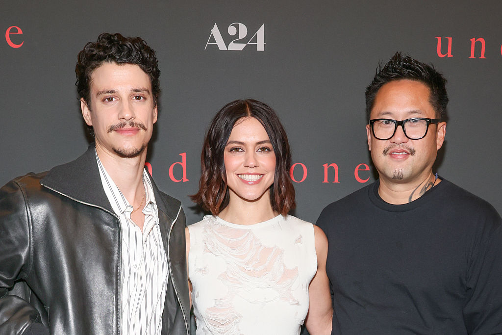 Les stars d'Undertone, Adam DiMarco et Nini Kiri, décryptent les mécanismes du film d'horreur d'A24.