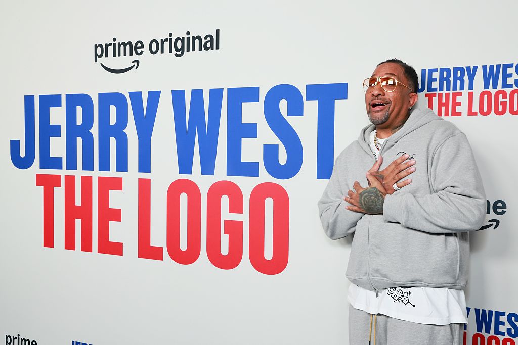 Kenya Barris raconte son approche du voyage du héros pour son premier doc, 'Jerry West: The Logo'.