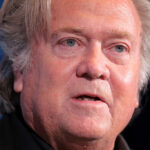 La Cour suprême autorise l’innocentation de Bannon après sa condamnation pour avoir défié l’assignation du Congrès.