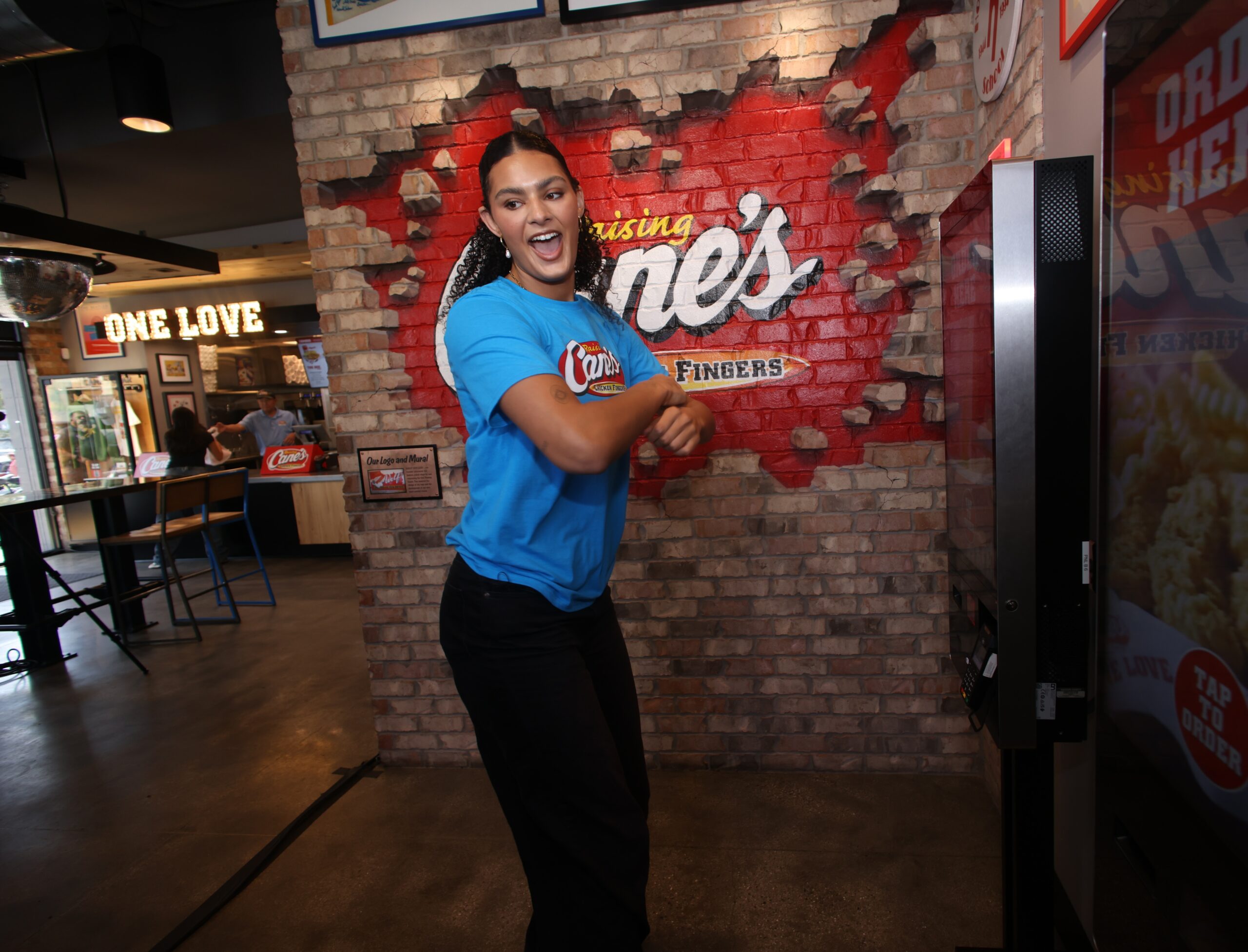 Lauren Betts espère enchaîner après Drag Race avec DWTS et répond au shout-out de Tate McRae.