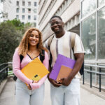 Le CBC est poursuivi par un groupe conservateur qui affirme qu'une bourse discrimine les non-noirs.