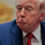 Trump attaque des femmes journalistes sur Fox News dans un post sur les réseaux sociaux.