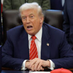 Trump poursuivi pour racisme, accusé d’avoir licencié 75% des cadres noirs des agences fédérales.