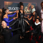 Aleshea Harris, réalisatrice de 'Is God Is', parle du soutien des producteurs pour diriger son film.