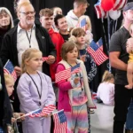 Trump veut accueillir blancs sud-africains comme réfugiés, après allégations de génocide démenties.