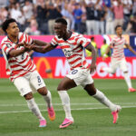 Des années d'exclusion du foot pour des noirs; la Coupe du Monde montre que la culture grandit.
