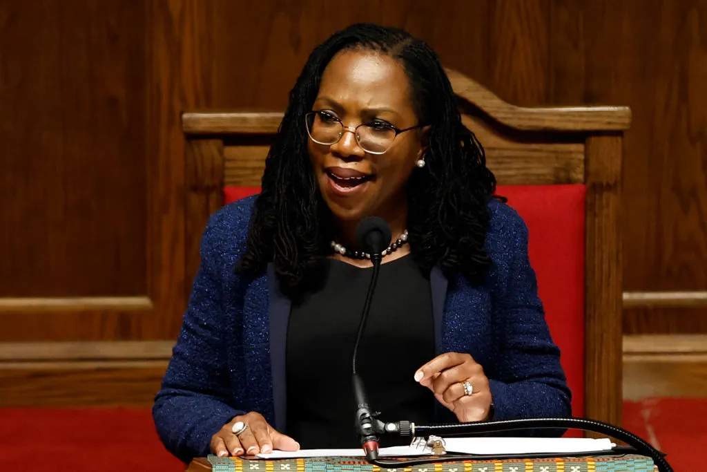 Pourquoi Ketanji Brown Jackson veut que la Cour réexamine son test phare sur les armes à feu ?