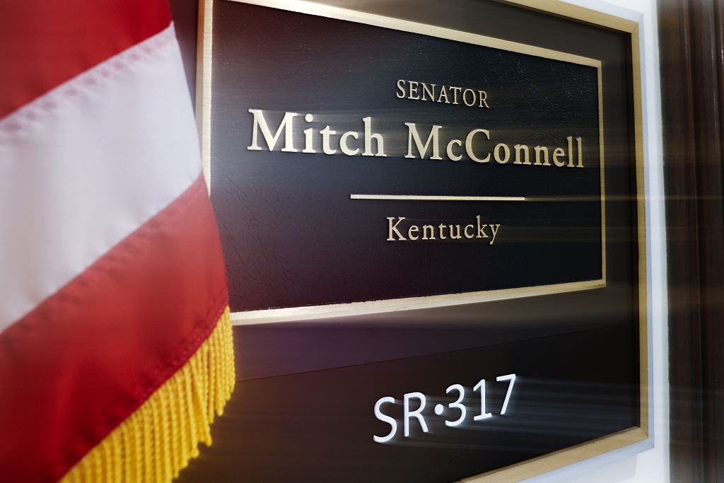 Ce qui se passe avec la santé de Mitch McConnell et quelles en sont les implications politiques.