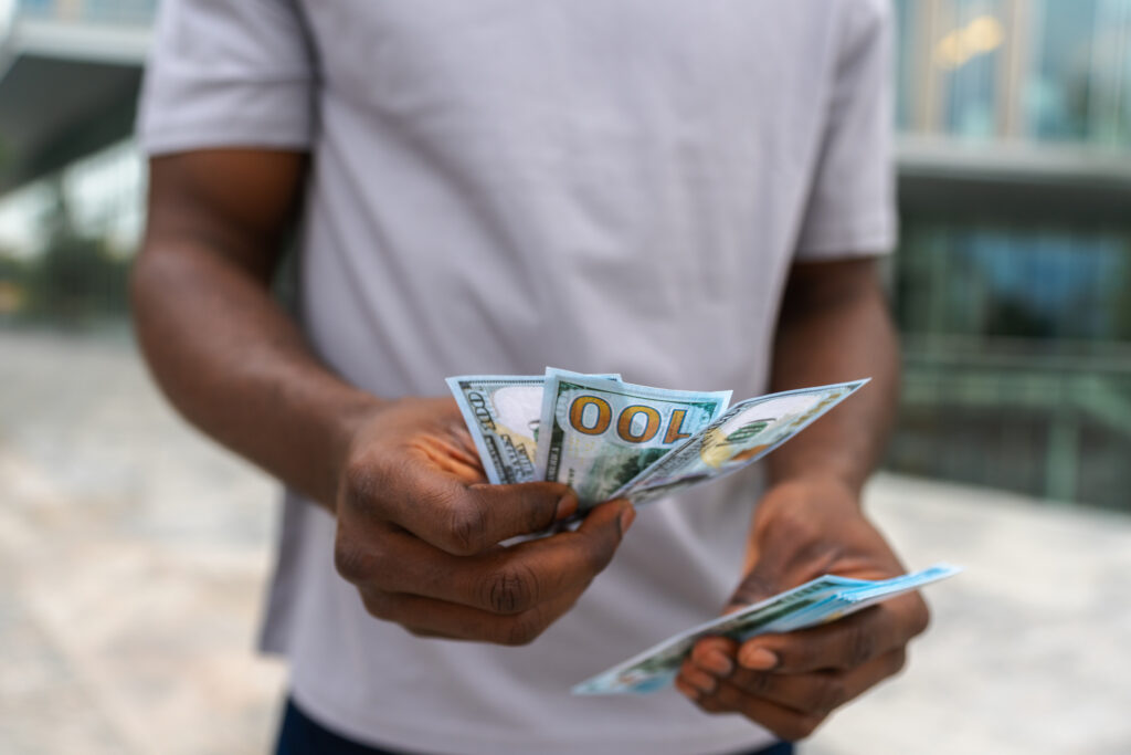 Des logements aux salaires, de nouvelles lois pourraient toucher des millions dès le 1er juillet.