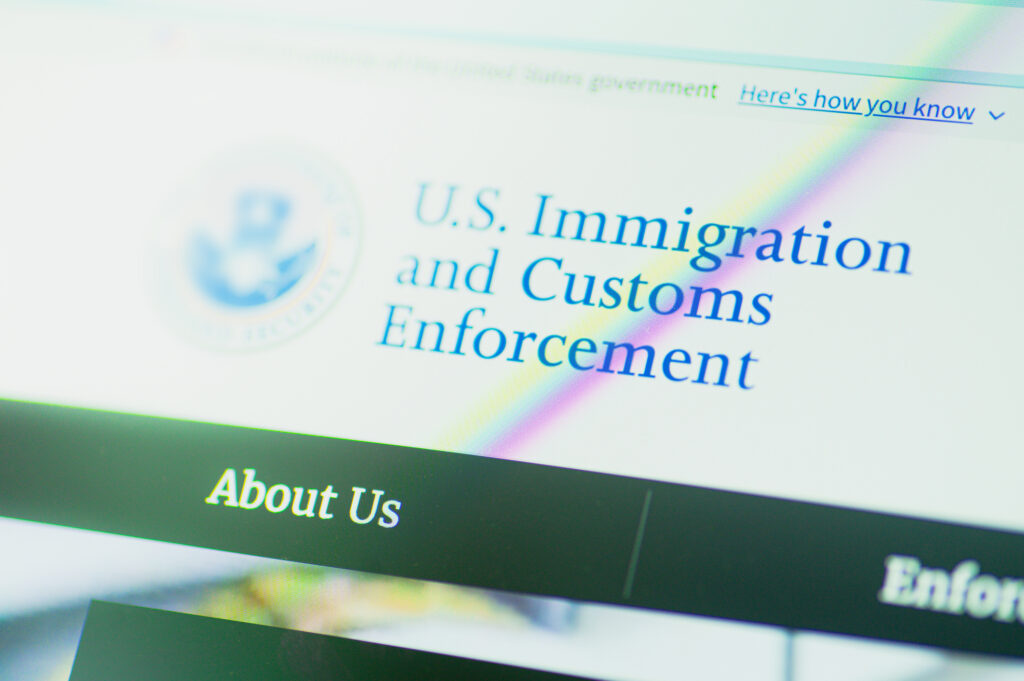 Les résidents de New York ont été contactés par des agents fédéraux après avoir critiqué l'ICE.