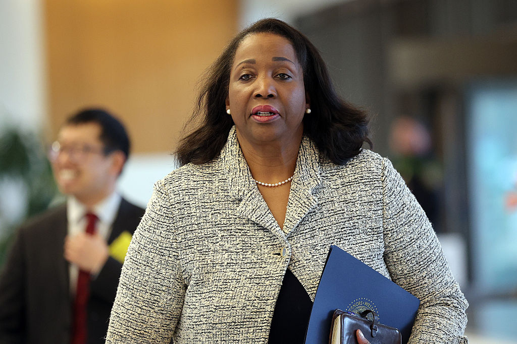 Trump ne peut pas licencier Lisa Cook, première femme noire à la Fed — décision de la Cour suprême.