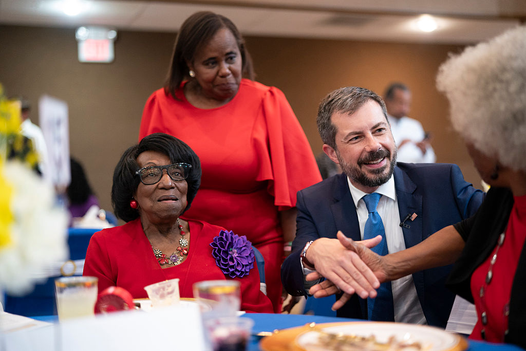 Pete Buttigieg courtise les électeurs noirs en SC: église, HBCU et dîner NAACP, spéculations 2028