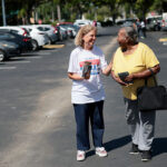 Debbie Wasserman Schultz bat quatre candidats noirs dans un district redécoupé en Floride.