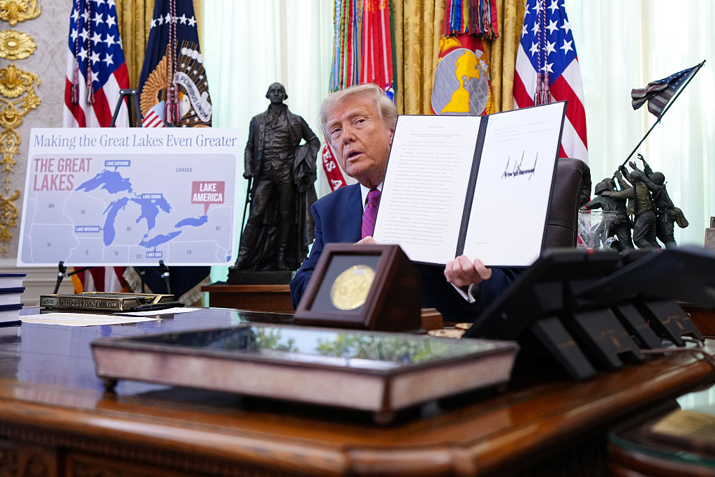 Trump aggrave le conflit avec le Canada en rebaptisant le lac Ontario Lac Amérique.