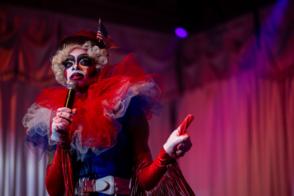 Un juge bloque pour la 2e fois l’interdiction des spectacles drag au Texas et dit « Ne venez pas ».