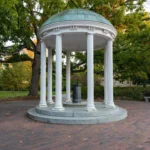Des étudiants noirs de l'UNC disent avoir eu peur pour leur vie après qu'un homme les ait pris en embuscade lors d'une soirée de visionnage de 'Love Island USA' et ait proféré des insultes raciales