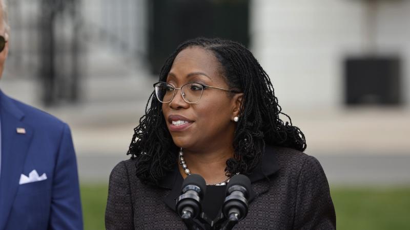 Ketanji Brown Jackson affirme que le dossier d’urgence de la Cour suprême est abusé.
