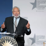 Lonnie Bunch démissionne : premier secrétaire noir du Smithsonian après une menace de l'administration Trump de rompre les liens et appel à la démission des dirigeants