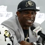 L'opération du pied de Coach Prime expliquée : cause de l'amputation de l'orteil de Deion Sanders