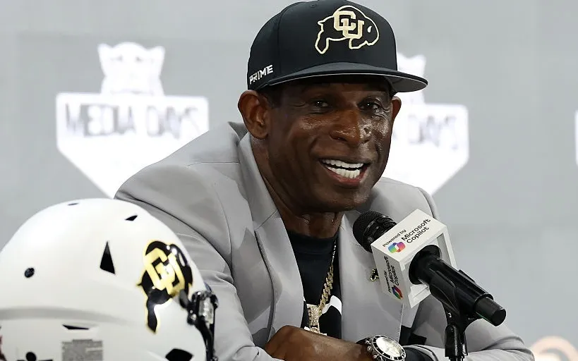 L'opération du pied de Coach Prime expliquée : cause de l'amputation de l'orteil de Deion Sanders