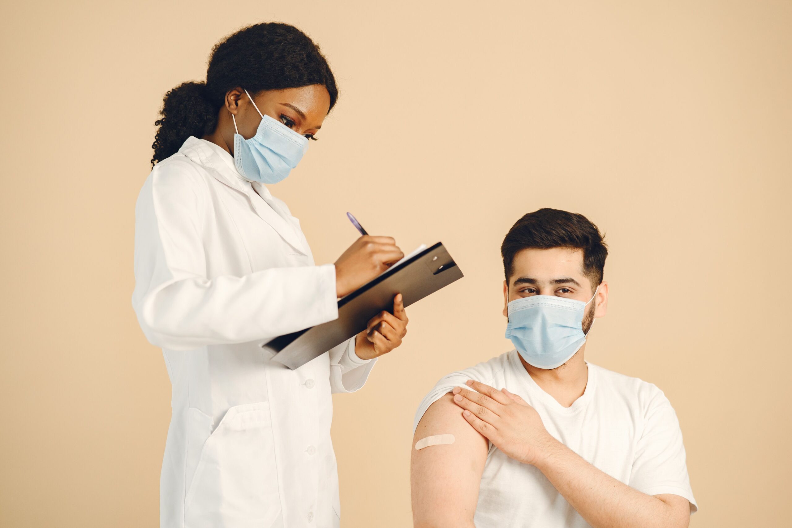 Pour naviguer pendant la saison respiratoire: votre guide complet des vaccins COVID, grippe et RSV.