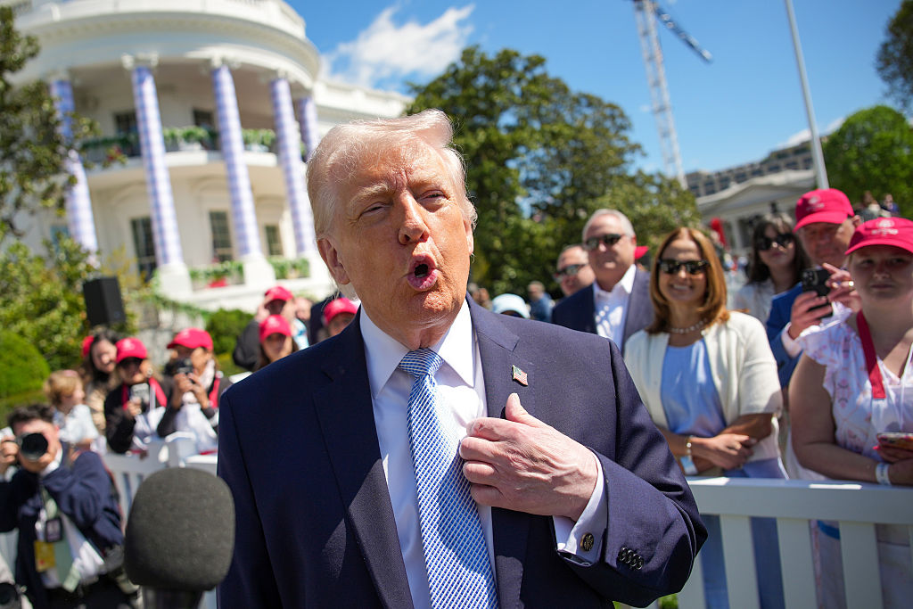 Trump TV Devient un média d’État : Les experts avertissent que c’est une page du manuel du dictateur