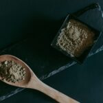 Régulateurs visent les opioïdes de station : ce que la FDA signifie pour les consommateurs du kratom.