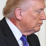 Trump fait une blague 'Only A Hispanic Could Survive' ; le soutien GOP chez les Latinos chute.